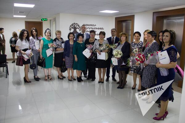 Вручение грамот грамот библиотекарям в честь их профессионального праздника Вручение грамот грамот библиотекарям в честь их профессионального праздника - Sputnik Армения