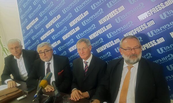 Пресс-конференция по программе развития завода Наирит Пресс-конференция по программе развития завода Наирит - Sputnik Армения