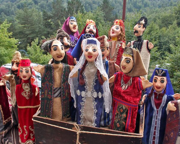 Сувениры и гобелены – на фестивале «Культурный ренессанс» - Sputnik Армения