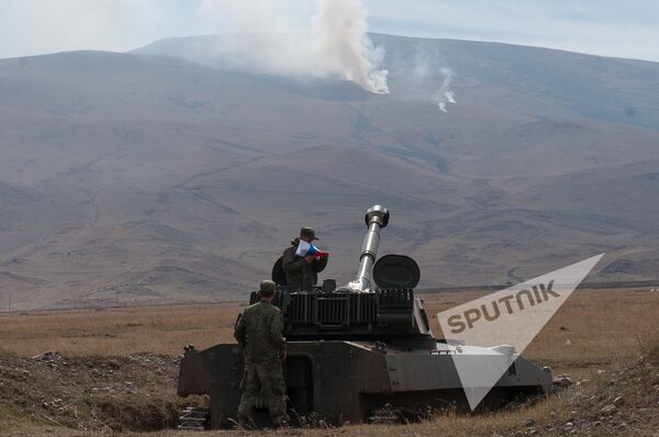 Самоходка во время стрельбы - Sputnik Армения
