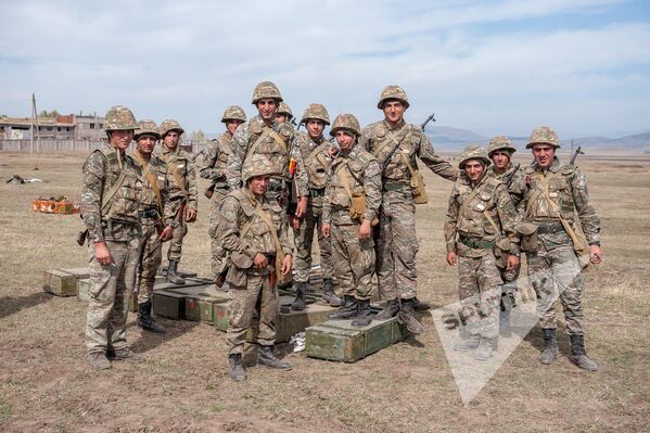 Армянские военнослужащие во время совместных тактических учений Объединенной группировки войск Армении и России - Sputnik Армения