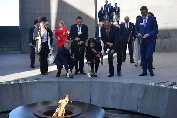 Анн Идальго посетила мемориал жертв Геноцида Армян Анн Идальго посетила мемориал жертв Геноцида Армян - Sputnik Армения