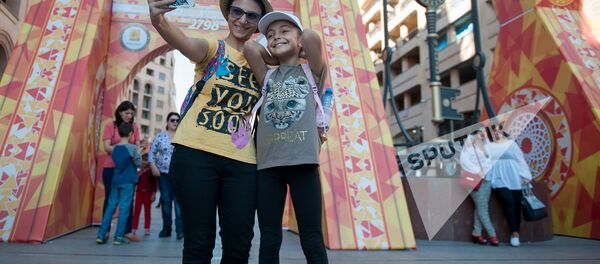 Прогулка по Еревану: встреча нового и старого в рамках 2798-летия “Эребуни-Ереван” Прогулка по Еревану: встреча нового и старого в рамках 2798-летия “Эребуни-Ереван” - Sputnik Արմենիա