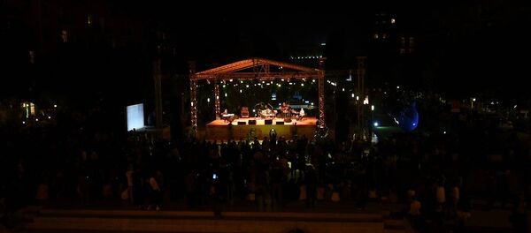 Երևանցիներն ու քաղաքի հյուրերը ջազ են լսում Երևանի 2798-ամյակի կապակցությամբ Երևանցիներն ու քաղաքի հյուրերը ջազ են լսում Երևանի 2798-ամյակի կապակցությամբ - Sputnik Արմենիա