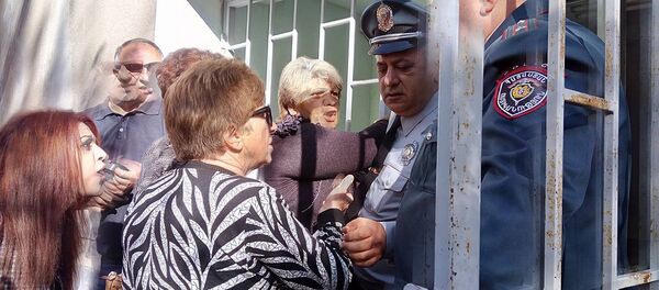 Гюмрийцы оспаривают результаты выборов Гюмрийцы оспаривают результаты выборов - Sputnik Արմենիա