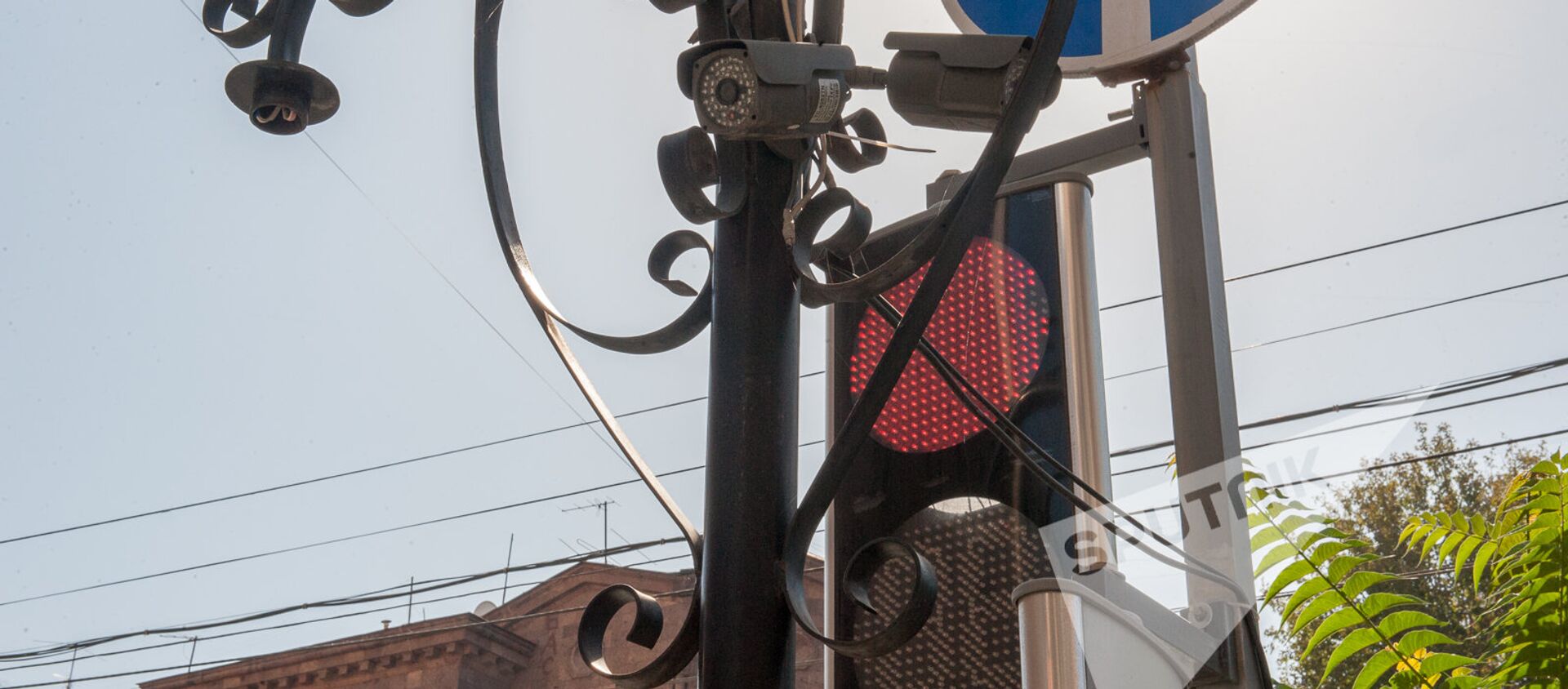 Светофор, камера, дорожный знак - Sputnik Արմենիա, 1920, 25.12.2020
