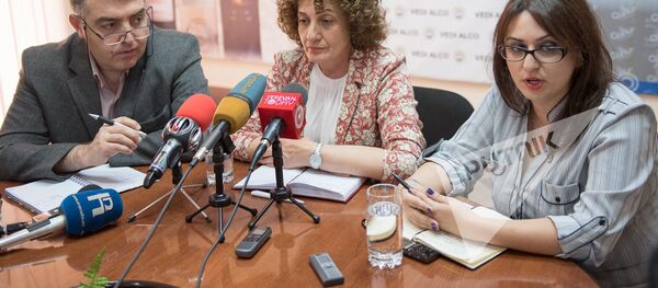 Армен Бежанян, Маргарита Акопян и Нуне Григорян - Sputnik Армения