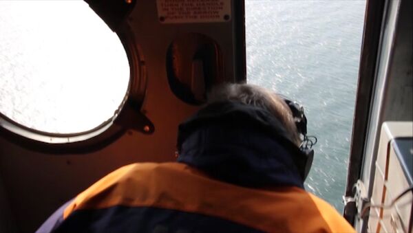 Спутник_Спасатели на вертолете искали  моряков с затонувшего в Крыму плавучего крана - Sputnik Армения