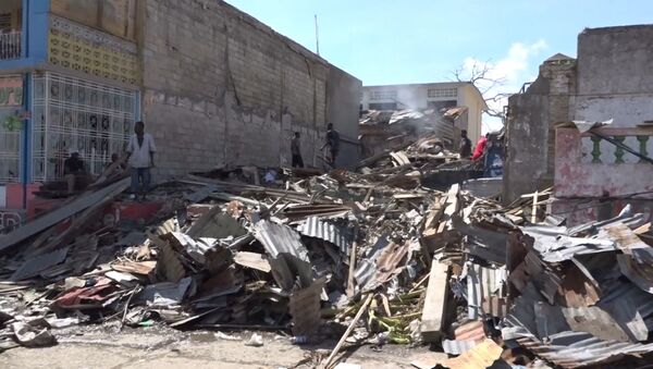 Спутник_Жизнь на руинах: гаитяне после урагана Мэтью разбирают завалы домов - Sputnik Армения
