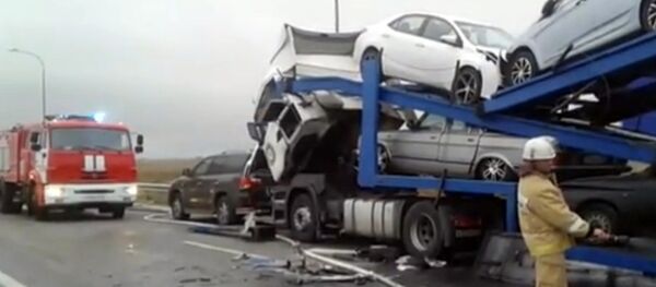 Пассажирский автобус Москва-Ереван врезался в стоящий на дороге грузовик-автовоз Пассажирский автобус Москва-Ереван врезался в стоящий на дороге грузовик-автовоз - Sputnik Армения