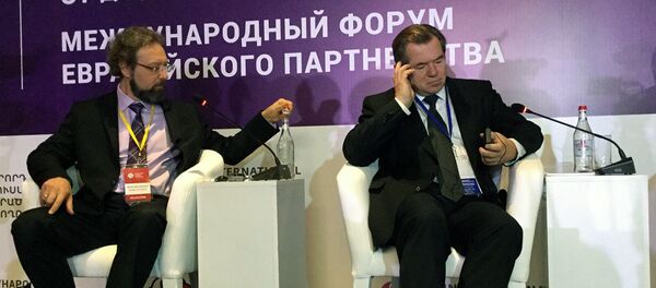 Первый Международный форум Евразийского партнерства в Ереване. Советник президента РФ Сергей Глазьев Первый Международный форум Евразийского партнерства в Ереване. Советник президента РФ Сергей Глазьев - Sputnik Արմենիա