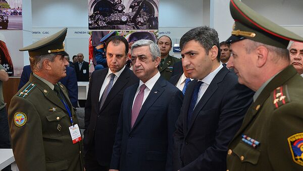 Серж Саргсян на международной выставке вооружений и оборонных технологий ArmHiTec-2016 - Sputnik Արմենիա
