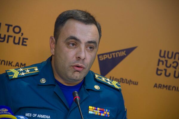 Замначальника Спасательной службы МЧС Армении, полковник Арман Цолакян Замначальника Спасательной службы МЧС Армении, полковник Арман Цолакян - Sputnik Армения
