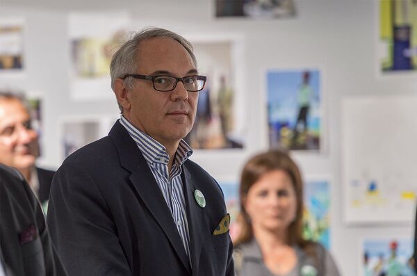 Матиас Кислер на презентации проекта немецкого студента Седрика Джолмиса по борьбе с электронными отходами в Армении Матиас Кислер на презентации проекта немецкого студента Седрика Джолмиса по борьбе с электронными отходами в Армении - Sputnik Армения