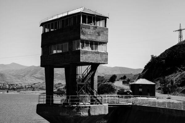 Следы СССР в Армении. Старое здание над Кечутским водохранилищем в Джермуке - Sputnik Армения