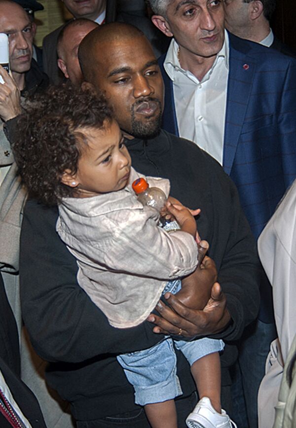 Американская актриса К.Кардашьян с супругом Канье Уэстом посетила памятные мероприятия, посвященные 100-летию геноцида армян Американская актриса К.Кардашьян с супругом Канье Уэстом посетила памятные мероприятия, посвященные 100-летию геноцида армян - Sputnik Армения