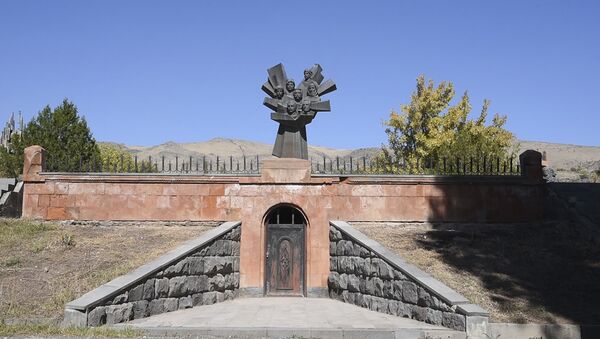 Директор единственной школы села Уджан рассказал о том, как установили бюст Андраника Озаняна - Sputnik Армения