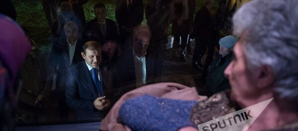 Տարոն Մարգարյանը ճանապարհում է Արցախ մեկնողներին Տարոն Մարգարյանը ճանապարհում է Արցախ մեկնողներին - Sputnik Արմենիա