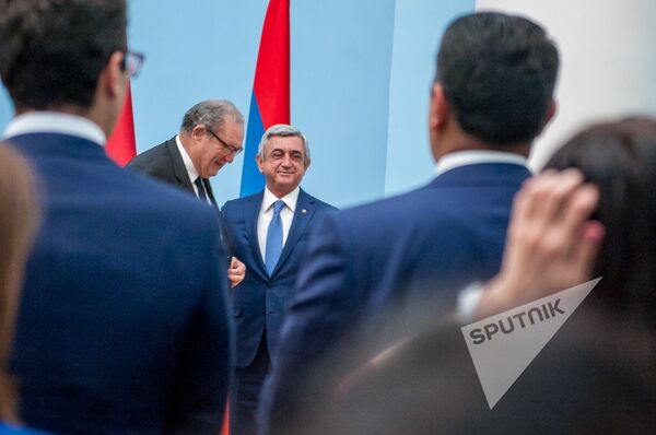 Князь и Великий магистр Суверенного военного ордена Мальты фра Мэтью Фестинг с президентом Армении Сержем Саргсяном - Sputnik Արմենիա