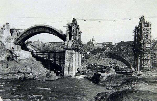 Այսպես էր Երևանում կառուցվում Հաղթանակի կամուրջը, 1944թ. - Sputnik Արմենիա