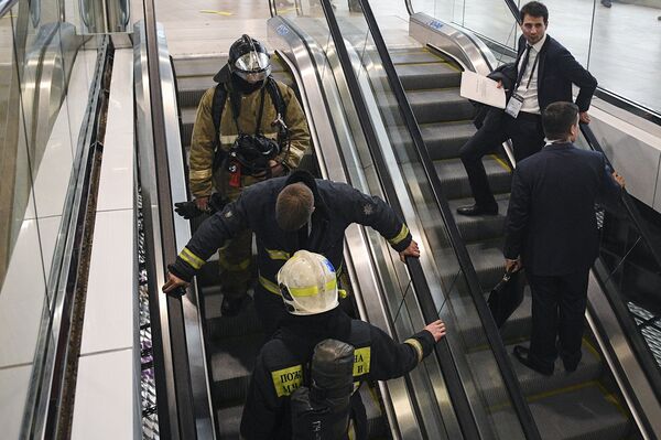 Сотрудники противопожарной службы в здании Сколково Сотрудники противопожарной службы в здании Сколково - Sputnik Армения