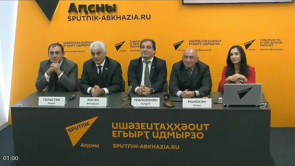 Видеомост на тему Чем живут армяне Абхазии? состоялся в пресс-центре Sputnik Армения - Sputnik Արմենիա