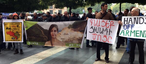 Акция протеста против эксплуатации золотых рудников Амулсара в Джермуке Акция протеста против эксплуатации золотых рудников Амулсара в Джермуке - Sputnik Армения