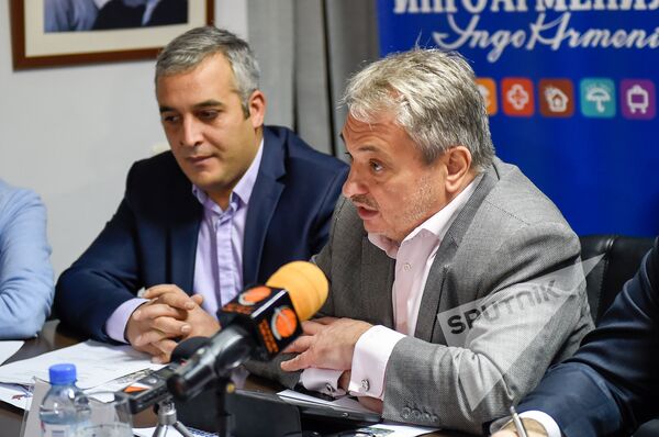 Пресс-конференция, приуроченная к кинофестивалю «Свидание с Россией. Свидание с Москвой». Владимир Пирожок Пресс-конференция, приуроченная к кинофестивалю «Свидание с Россией. Свидание с Москвой». Владимир Пирожок - Sputnik Արմենիա