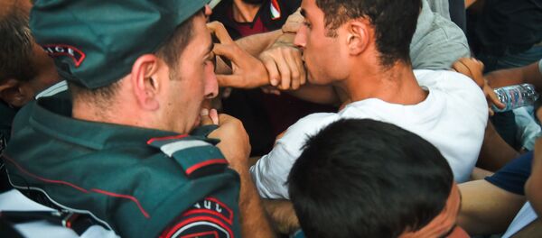 Движение Нет грабежу пыталось перекрыть улицу Баграмяна Движение Нет грабежу пыталось перекрыть улицу Баграмяна - Sputnik Армения