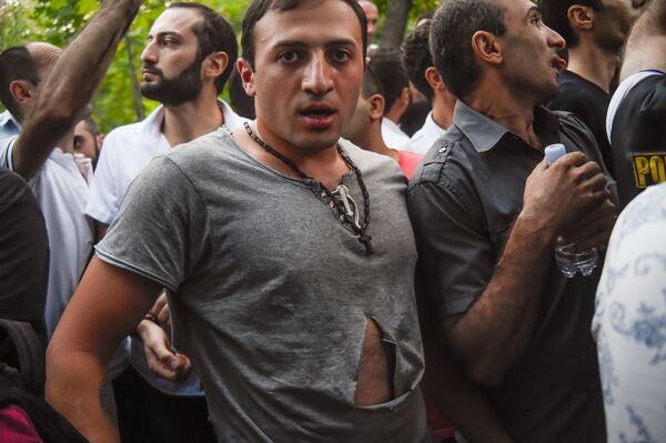 Движение Нет грабежу пыталось перекрыть улицу Баграмяна - Sputnik Արմենիա