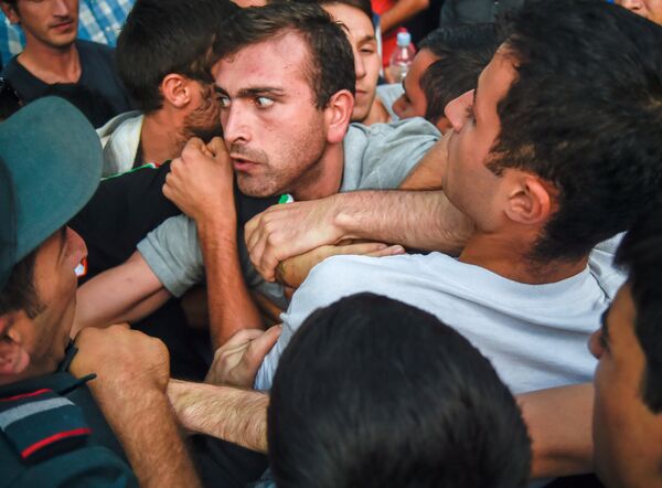 Движение Нет грабежу пыталось перекрыть улицу Баграмяна - Sputnik Արմենիա