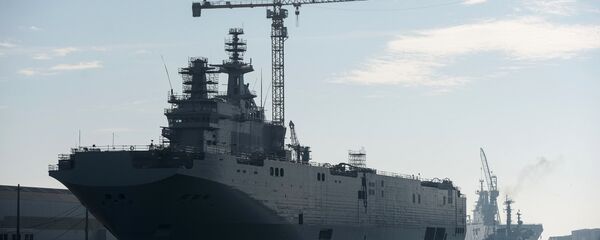 Второй вертолетоносец типа Мистраль спущен на воду во Франции Второй вертолетоносец типа Мистраль спущен на воду во Франции - Sputnik Армения