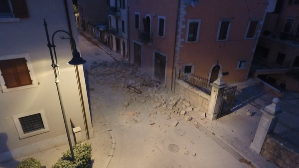 Спутник_Разрушенные здания и пустынные улицы – последствия землетрясения в Италии - Sputnik Армения