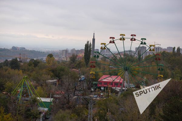 Ереван с высоты птичьего полета: как строили и во что превратили Монумент Ереван с высоты птичьего полета: как строили и во что превратили Монумент - Sputnik Армения