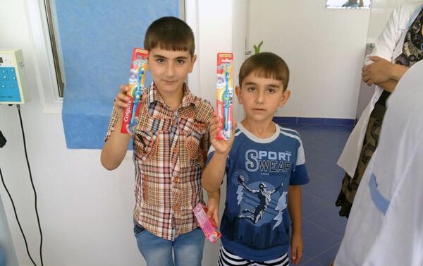 Учащихся в Армавирской области в рамках программы организации Дети Армении (COAF) учат правильно чистить зубы - Sputnik Армения