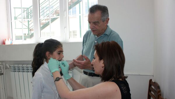 В Армавирской области Армении по программе организации Дети Армении (COAF) детей учат правильно чистить зубы - Sputnik Արմենիա
