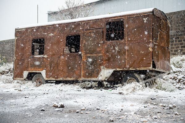 В Ереване пошел первый снег, 2016г. - Sputnik Армения