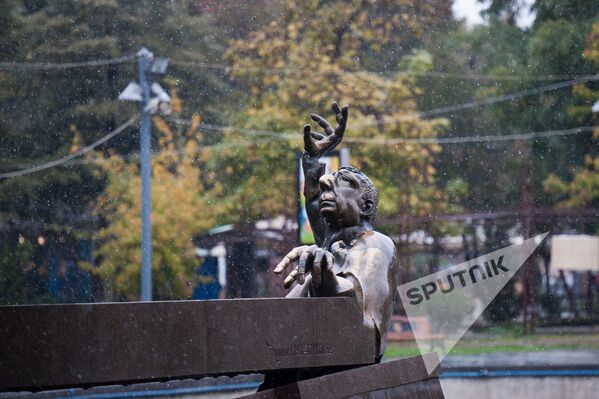 Կոմպոզիտոր Առնո Բաբաջանյանի արձանը - Sputnik Արմենիա