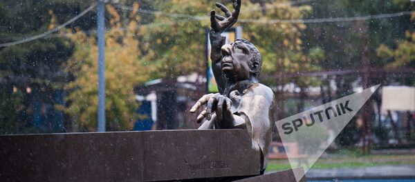 Առնո Բաբաջանյանի արձանը Առնո Բաբաջանյանի արձանը - Sputnik Արմենիա