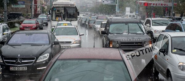 В Ереване пошел первый снег, 2016г. В Ереване пошел первый снег, 2016г. - Sputnik Армения