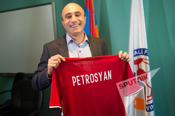 Артур Петросян Артур Петросян - Sputnik Արմենիա