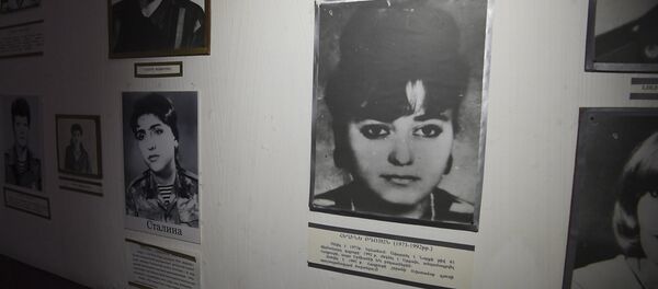 Стенд в музее Мать-Армения, посвященный женщинам, воевавшим в нагорно-карабахской войне - Sputnik Армения