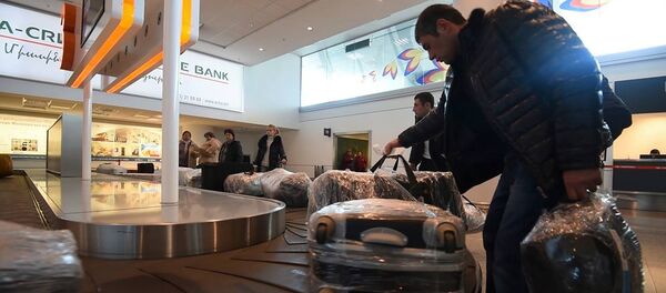 Как пассажиры получают багаж в аэропорту Звартноц - Sputnik Արմենիա