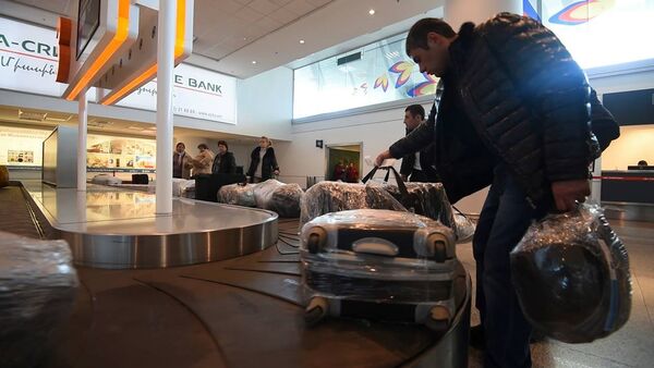 Как пассажиры получают багаж в аэропорту Звартноц - Sputnik Армения