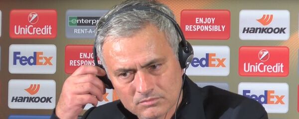 Главный тренер Манчестер Юнайтед Жозе Моуриньо  отвечает на вопрос про Генриха Мхитаряна - Sputnik Արմենիա