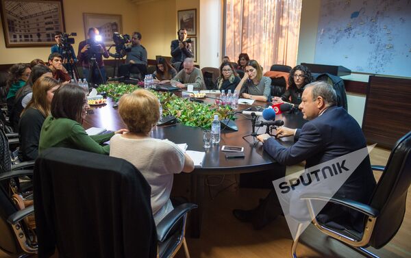 Встреча министра здравоохранения Армении Левона Алтунаяна с журналистами - Sputnik Армения