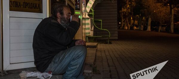 Бездомные люди. Ереван - Sputnik Армения