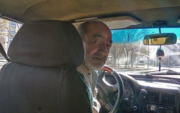 Водитель такси Сережа, который остался без ног и потерял несколько пальцев - Sputnik Армения
