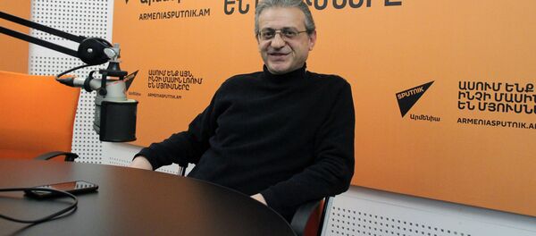 Жирайр Дадасян в гостях у радио Sputnik Армения Жирайр Дадасян в гостях у радио Sputnik Армения - Sputnik Армения