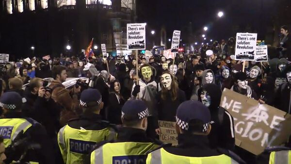 СПУТНИК_Сторонники хакерского движения Anonymous прошли маршем по центру Лондона - Sputnik Армения